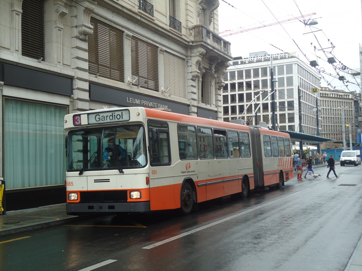 (147'184) - TPG Genve - Nr. 685 - NAW/Hess Gelenktrolleybus am 16. September 2013 in Genve, Bel-Air