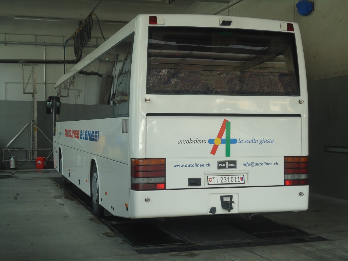 (147'870) - ABl Biasca - Nr. 11/TI 231'011 - Van Hool am 6. November 2013 in Biasca, Garage