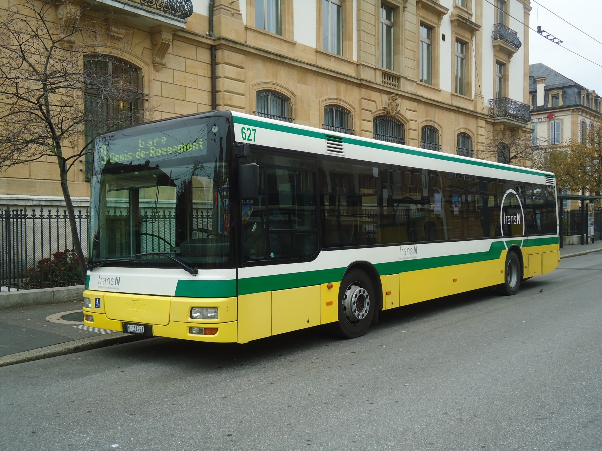 (147'972) - transN, La Chaux-de-Fonds - Nr. 627/NE 111'227 - MAN (ex TN Neuchtel Nr. 227) am 8. November 2013 in Neuchtel, Place Pury