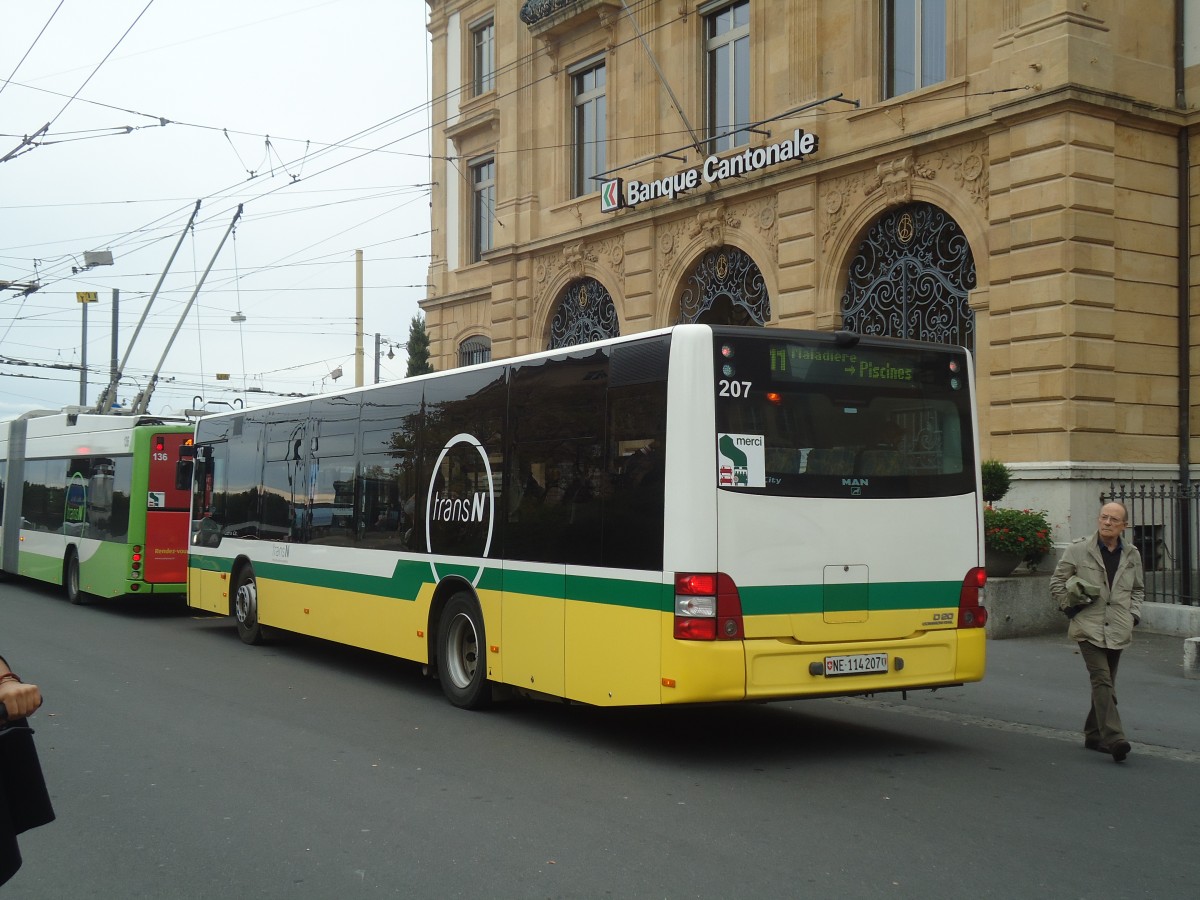 (147'983) - transN, La Chaux-de-Fonds - Nr. 207/NE 114'207 - MAN (ex TN Neuchtel Nr. 207) am 8. November 2013 in Neuchtel, Place Pury