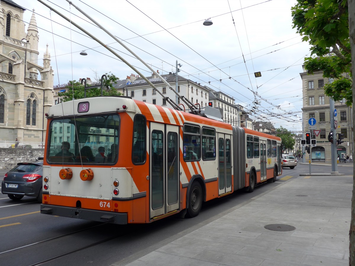 (150'876) - TPG Genve - Nr. 674 - Saurer/Hess Gelenktrolleybus am 26. Mai 2014 in Genve, Place des Vingt-Deux-Cantons