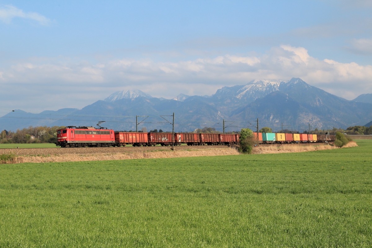151 001-5 kam am 11. April 2014 mit einem gemischten G�terzug aus Salzburg. Aufgenommen bei Weisham.