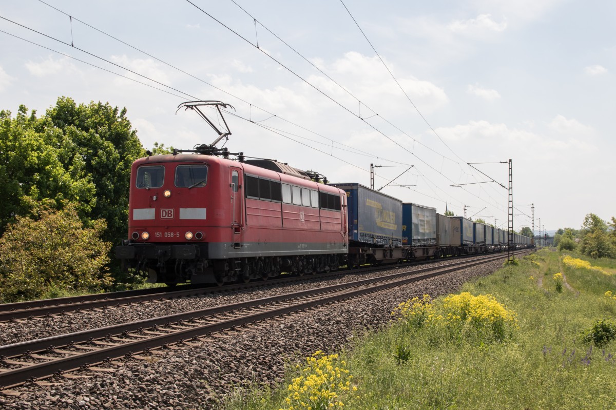 151 058-5 am 14. Mai 2015 bei Th�ngersheim.