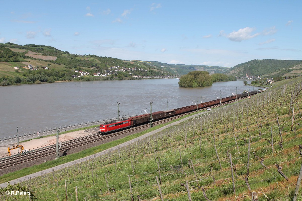 151 061-9 mit einem gemischten Gterzug kurz hinter Lorch am Rhein. 05.05.15