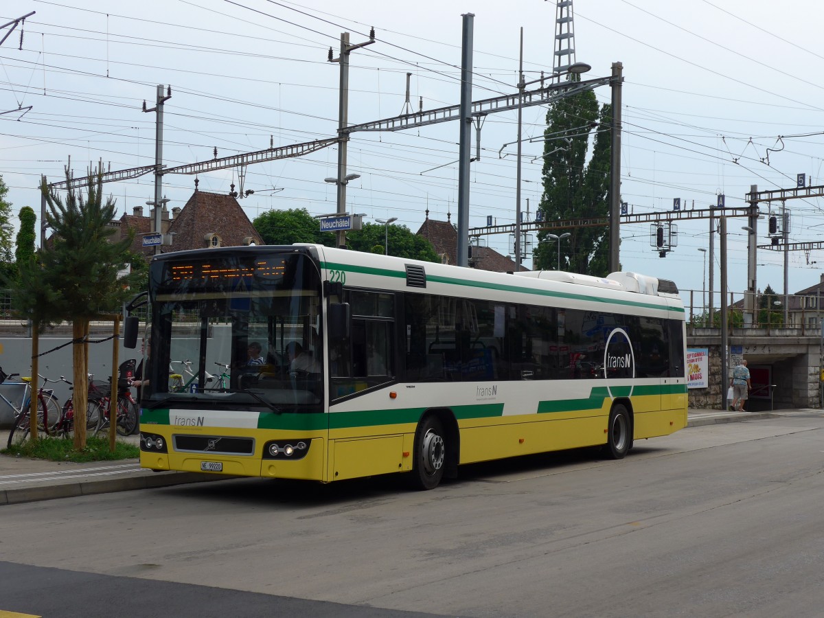 (151'516) - transN, La Chaux-de-Fonds - Nr. 220/NE 99'220 - Volvo (ex TN Neuchtel Nr. 220) am 12. Juni 2014 beim Bahnhof Neuchtel