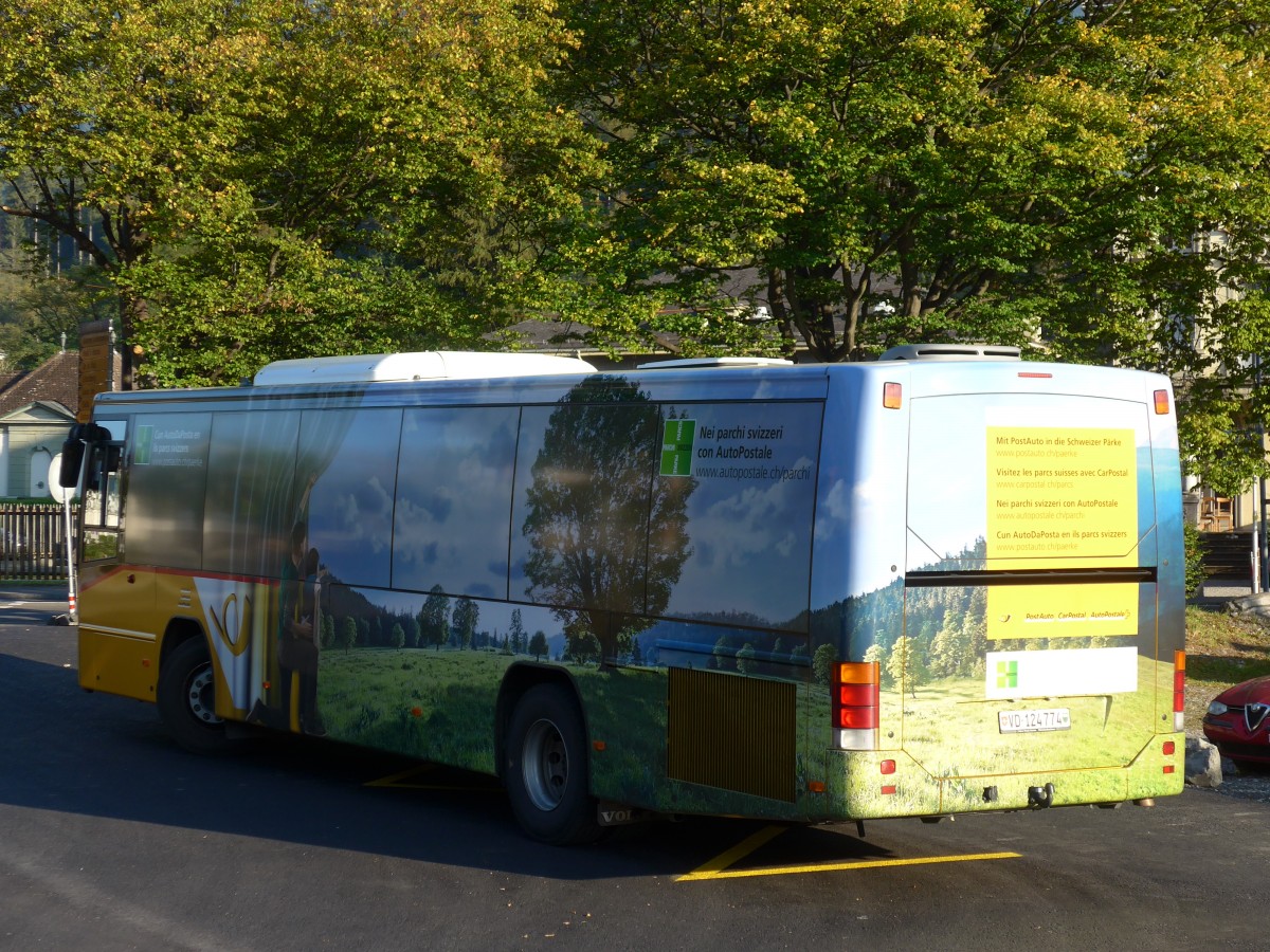 (155'354) - CarPostal Ouest - VD 124'774 - Volvo am 23. September 2014 beim Bahnhof Interlaken West