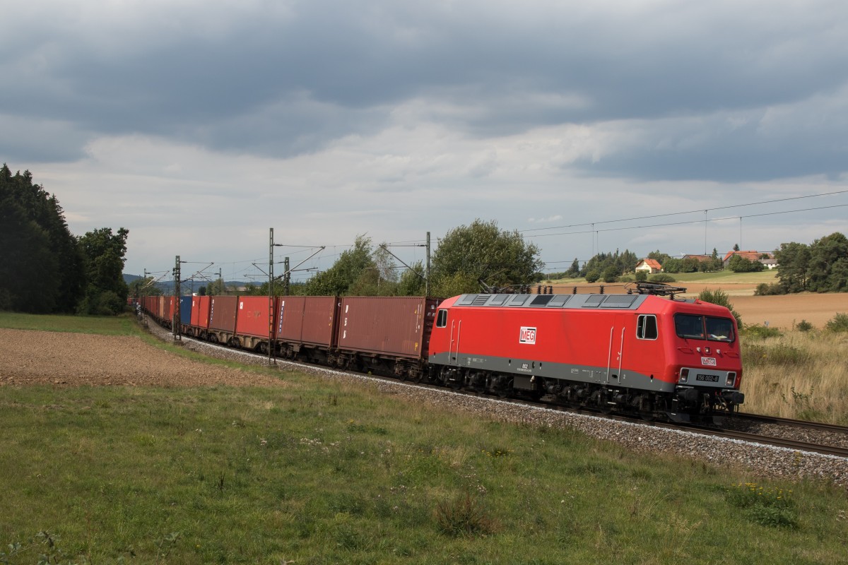 156 002 mit einem Containerzug am 28. August 2015 bei Sinngr�n.