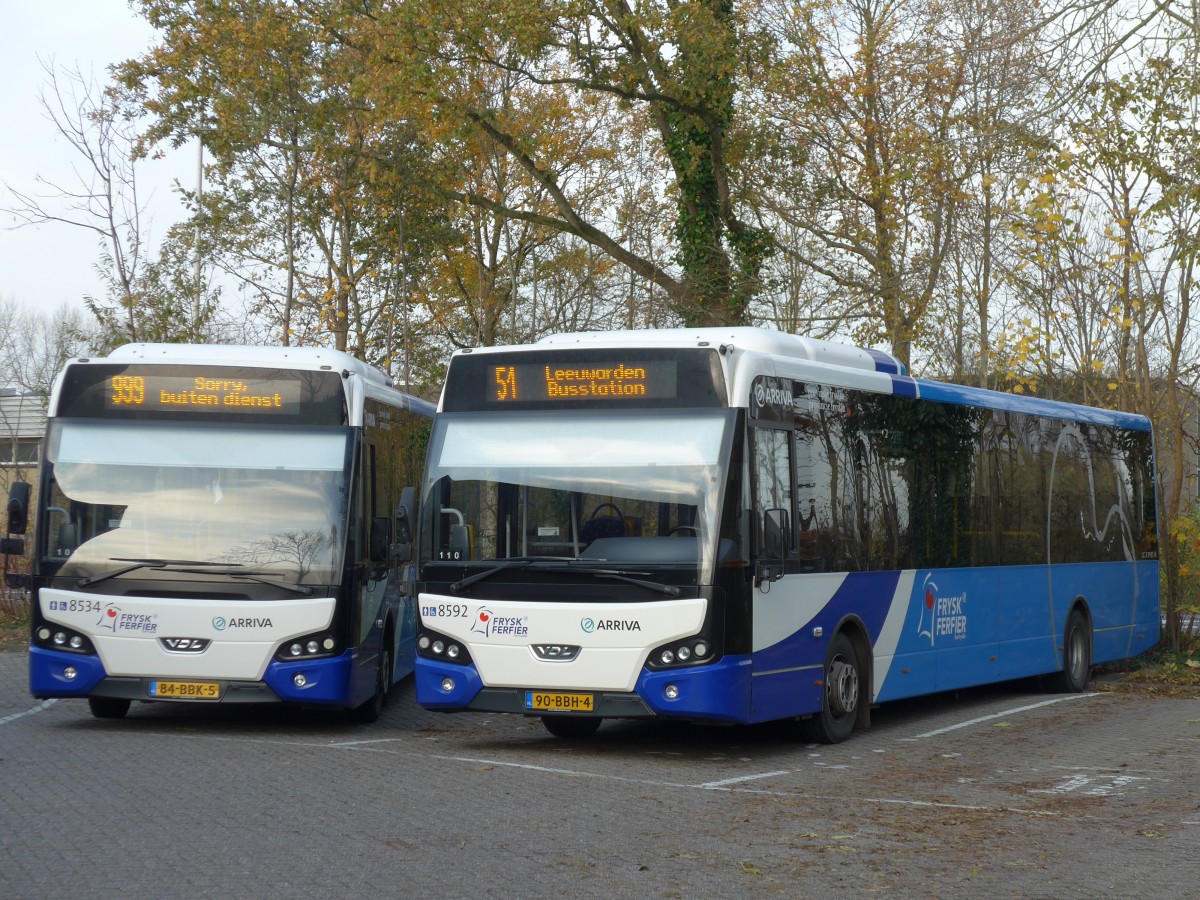 (156'812) - ARRIVA - Nr. 8592/90-BBH-4 - VDL am 19. November 2014 in Dokkum, Busstation