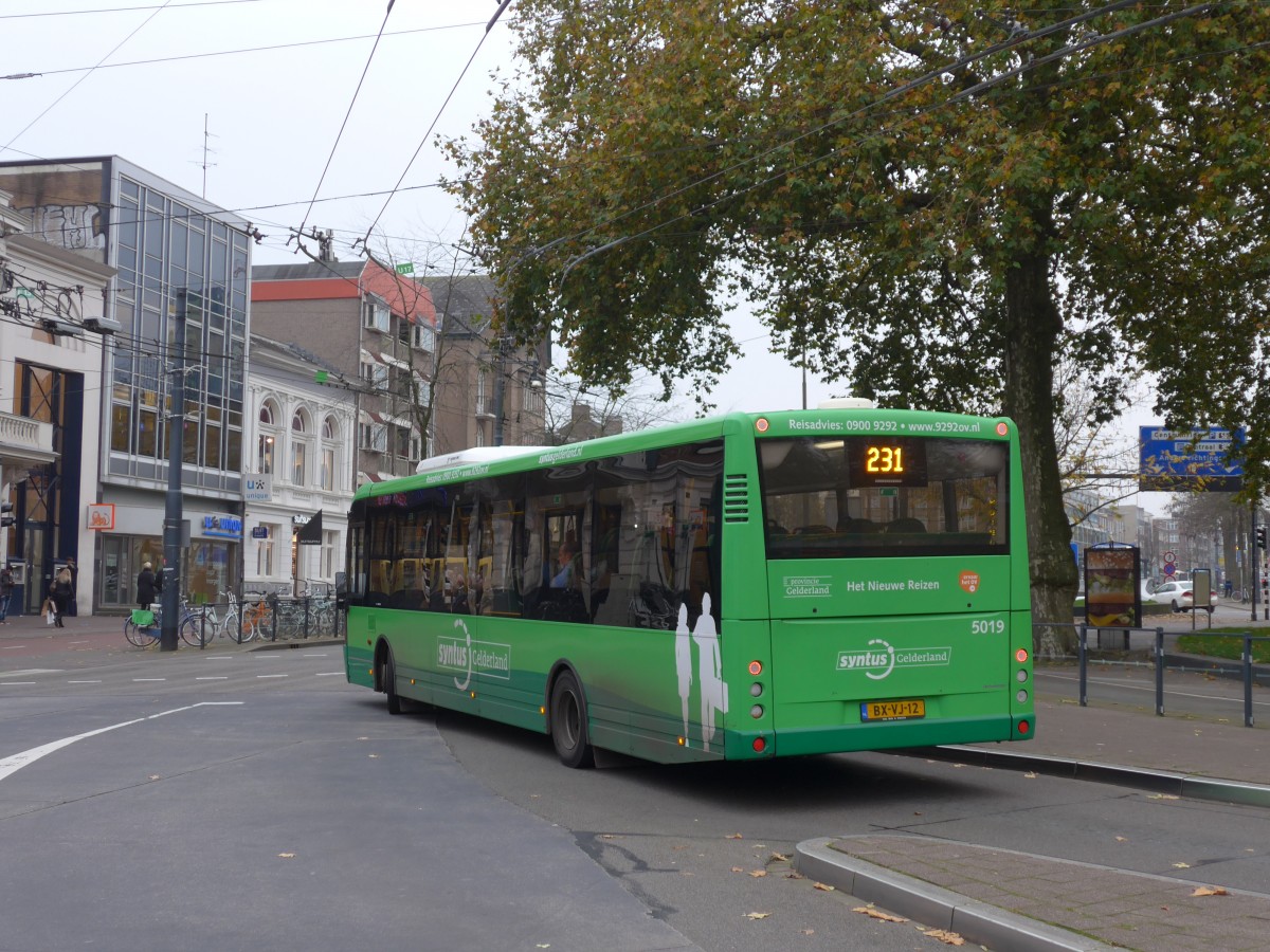 (157'033) - Syntus - Nr. 5019/BX-VJ-12 - VDL Berkhof am 20. November 2014 in Arnhem, Willemsplein