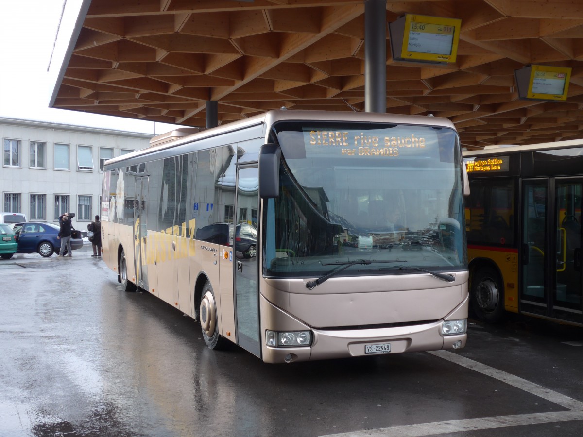 (158'015) - Ballestraz, Grne - VS 22'948 - Irisbus am 28. Dezember 2014 beim Bahnhof Sion