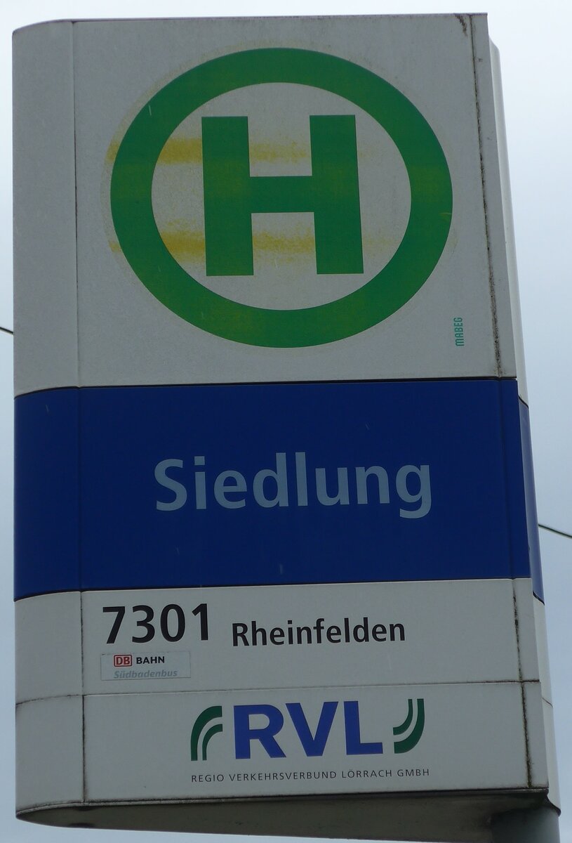 (159'797) - DB/Sdbadenbus/RVL-Haltestellenschild - Grenzach-Wyhlen, Siedlung - am 11. April 2015