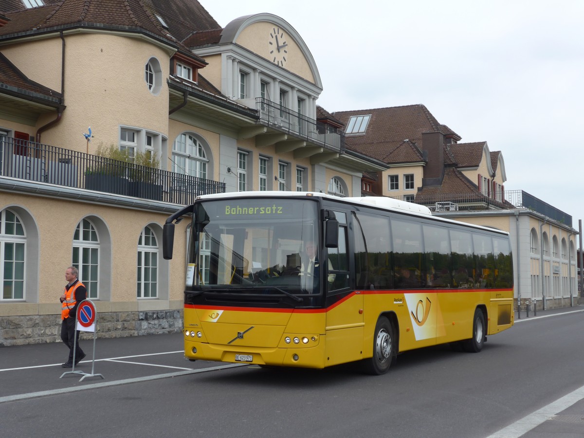 (159'996) - Flck, Brienz - Nr. 4/BE 623'971 - Volvo (ex AVBB Schwanden) am 25. April 2015 beim Bahnhof Spiez