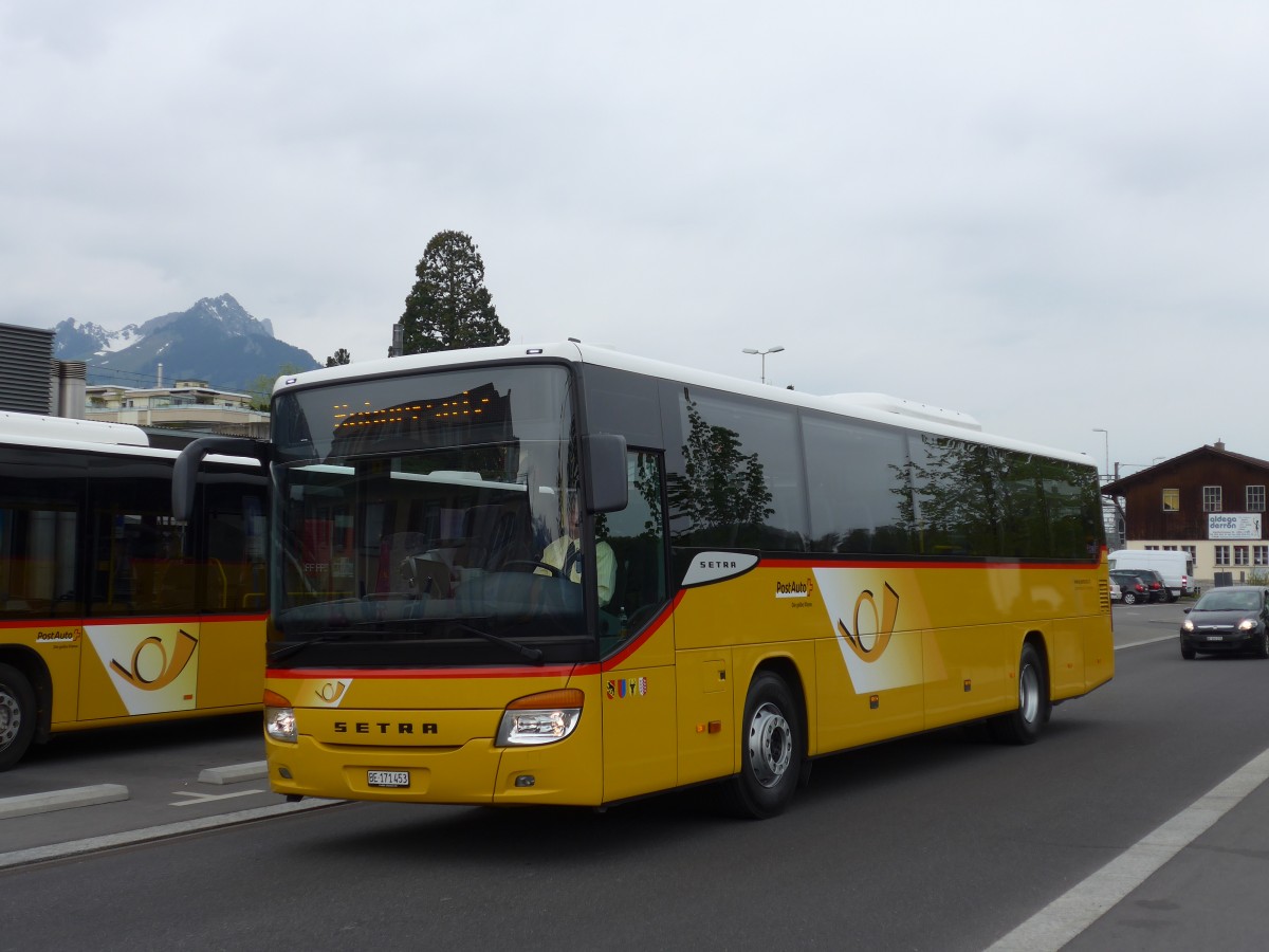 (160'000) - AVG Meiringen - Nr. 73/BE 171'453 - Setra am 25. April 2015 beim Bahnhof Spiez