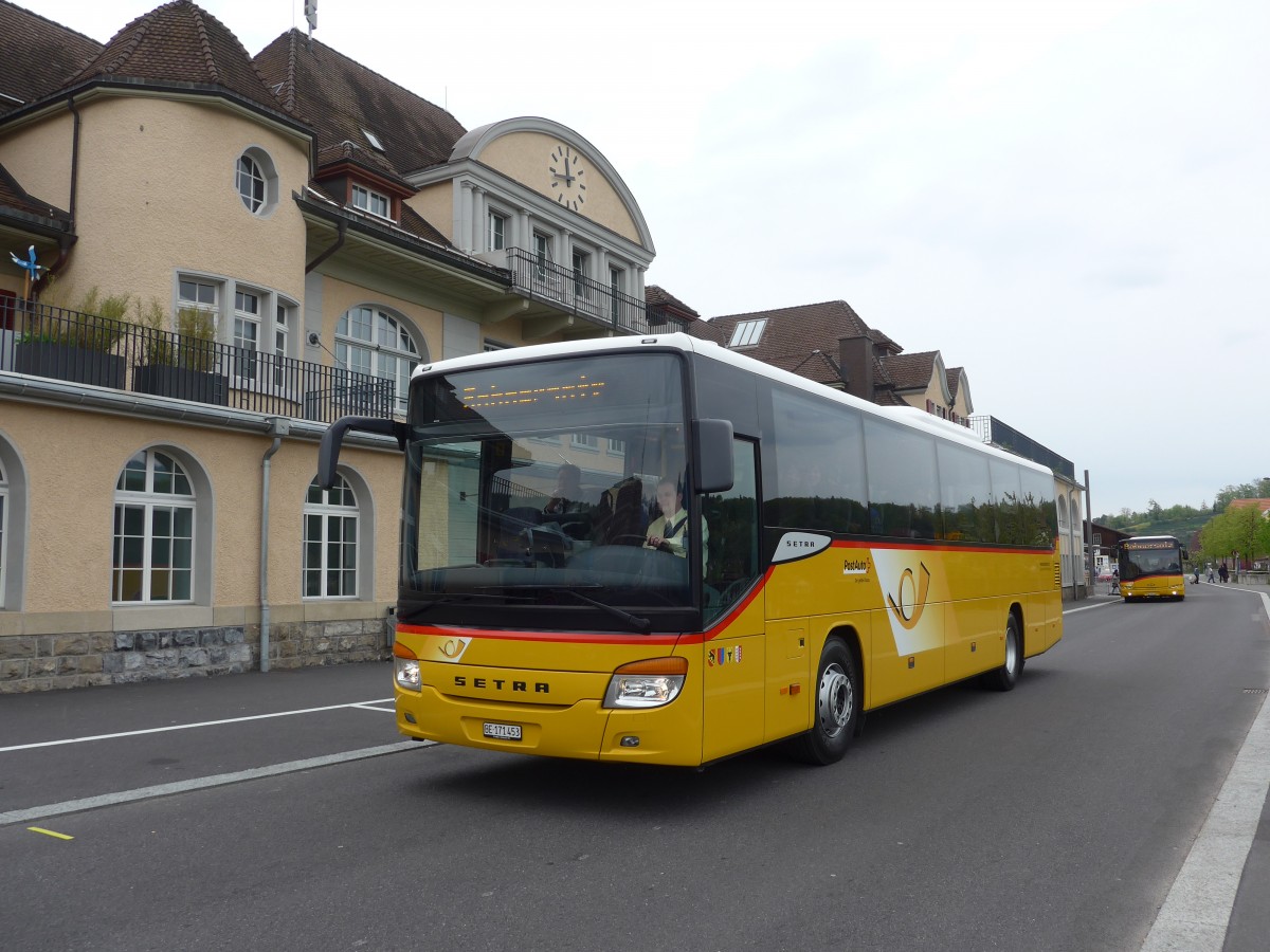 (160'018) - AVG Meiringen - Nr. 73/BE 171'453 - Setra am 25. April 2015 beim Bahnhof Spiez