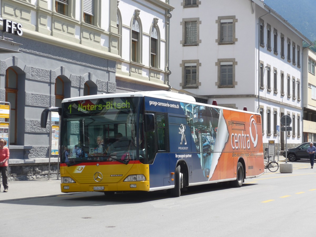 (161'094) - PostAuto Wallis - VS 241'963 - Mercedes am 27. Mai 2015 beim Bahnhof Brig