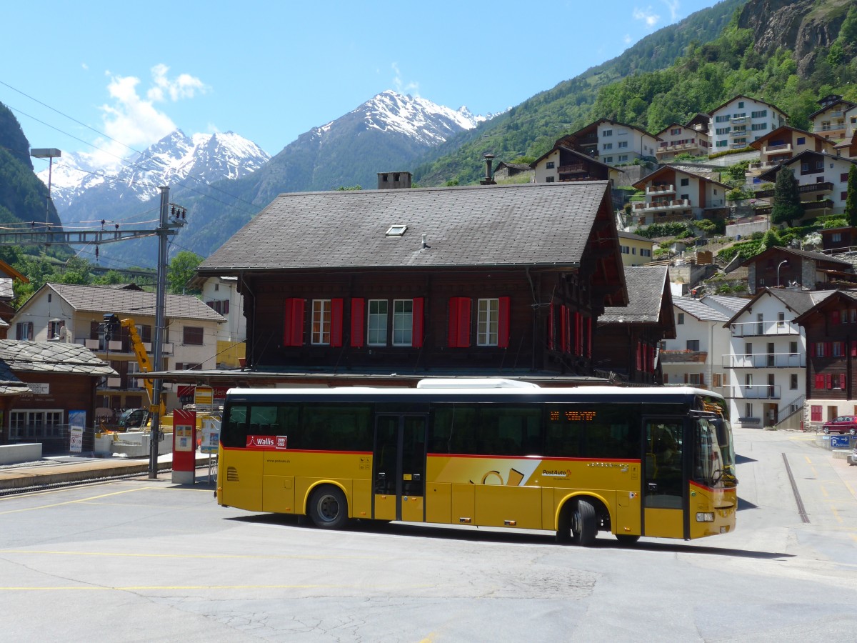 (161'137) - PostAuto Wallis - VS 407'397 - Irisbus am 27. Mai 2015 beim Bahnhof Stalden-Saas
