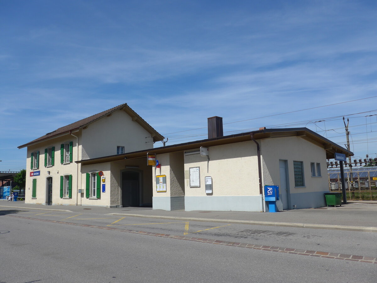 (161'260) - Aventibus/PostAuto/TPF-Haltesstellen am 28. Mai 2015 beim Bahnhof Avenches