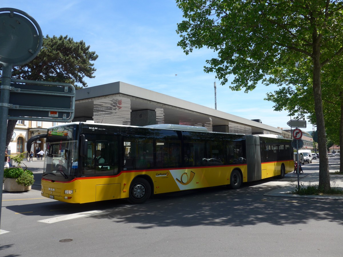 (161'303) - CarPostal Ouest - VD 495'042 - MAN am 28. Mai 2015 beim Bahnhof Yverdon