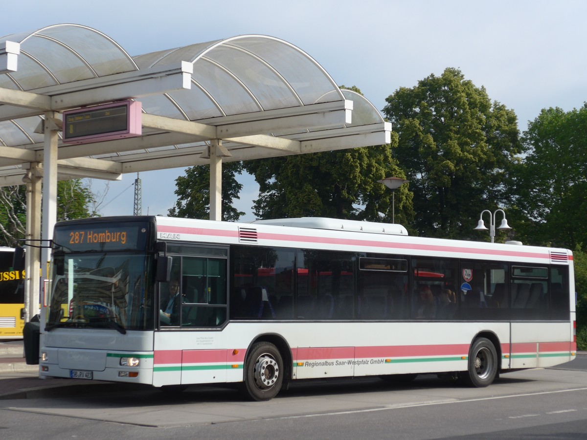 (162'577) - RSW Saarbrcken - SB-RV 423 - MAN am 25. Juni 2015 beim Bahnhof Homburg