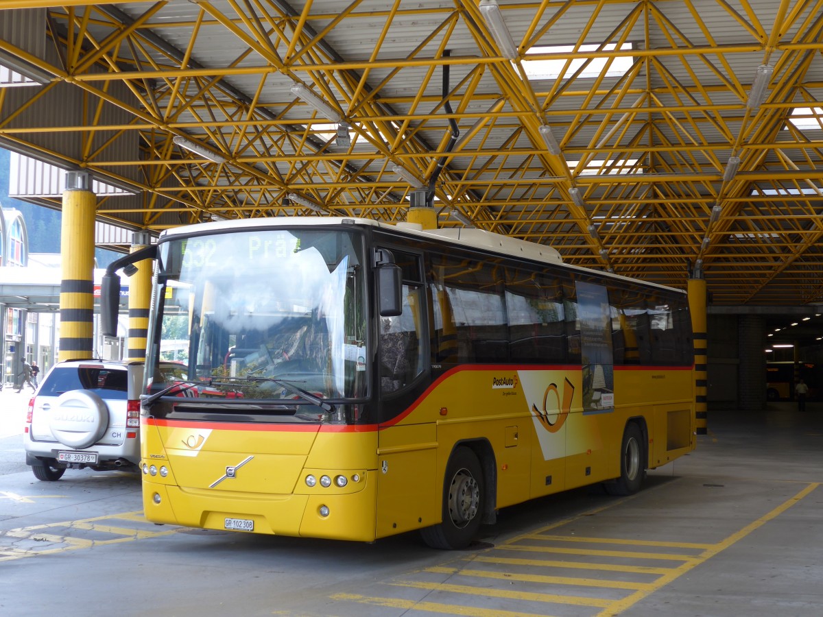 (165'437) - PostAuto Graubnden - GR 102'308 - Volvo am 19. September 2015 in Thusis, Postautostation