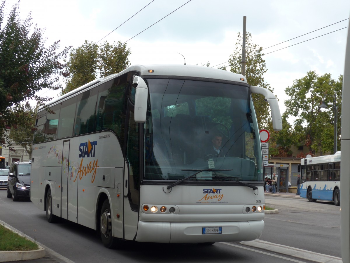 (165'786) - START Cesena - Nr. 35'105/CD-193 PE - Irisbus am 25. September 2015 beim Bahnhof Rimini