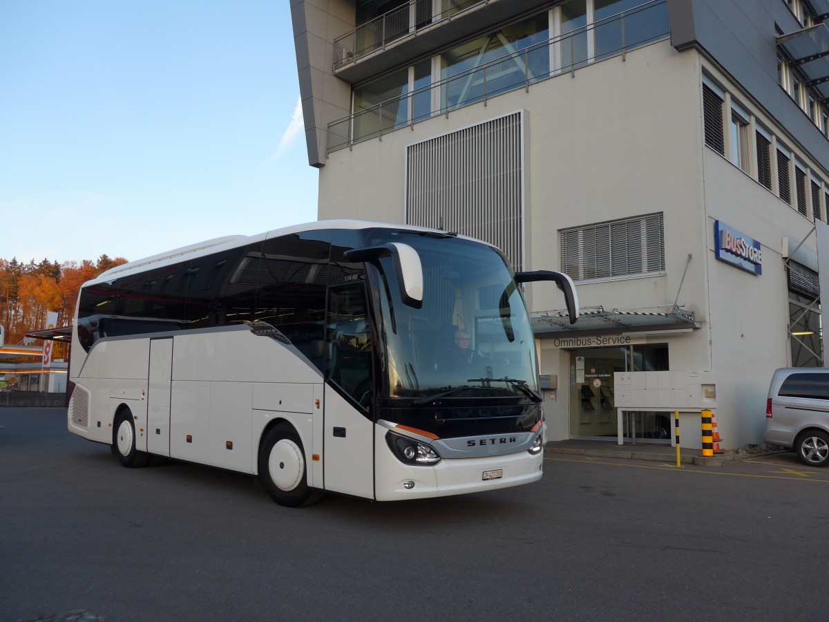 (166'567) - EvoBus, Kloten - ZH 427'200 - Setra am 6. November 2015 in Kloten, EvoBus