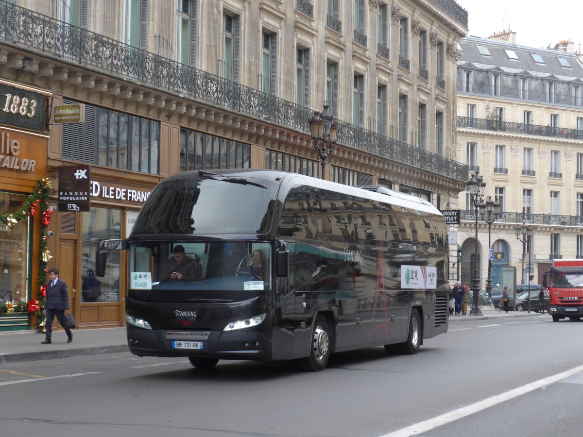 (166'909) - Standing, Paris - BM 731 RK - Neoplan am 16. November 2015 in Paris, Opra