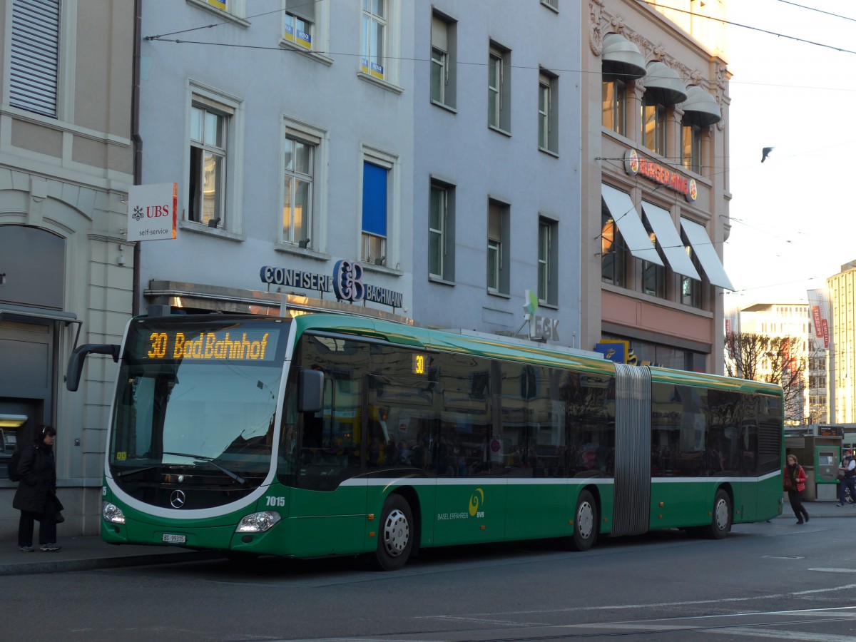 (167'402) - BVB Basel - Nr. 7015/BS 99'315 - Mercedes am 18. November 2015 beim Bahnhof Basel