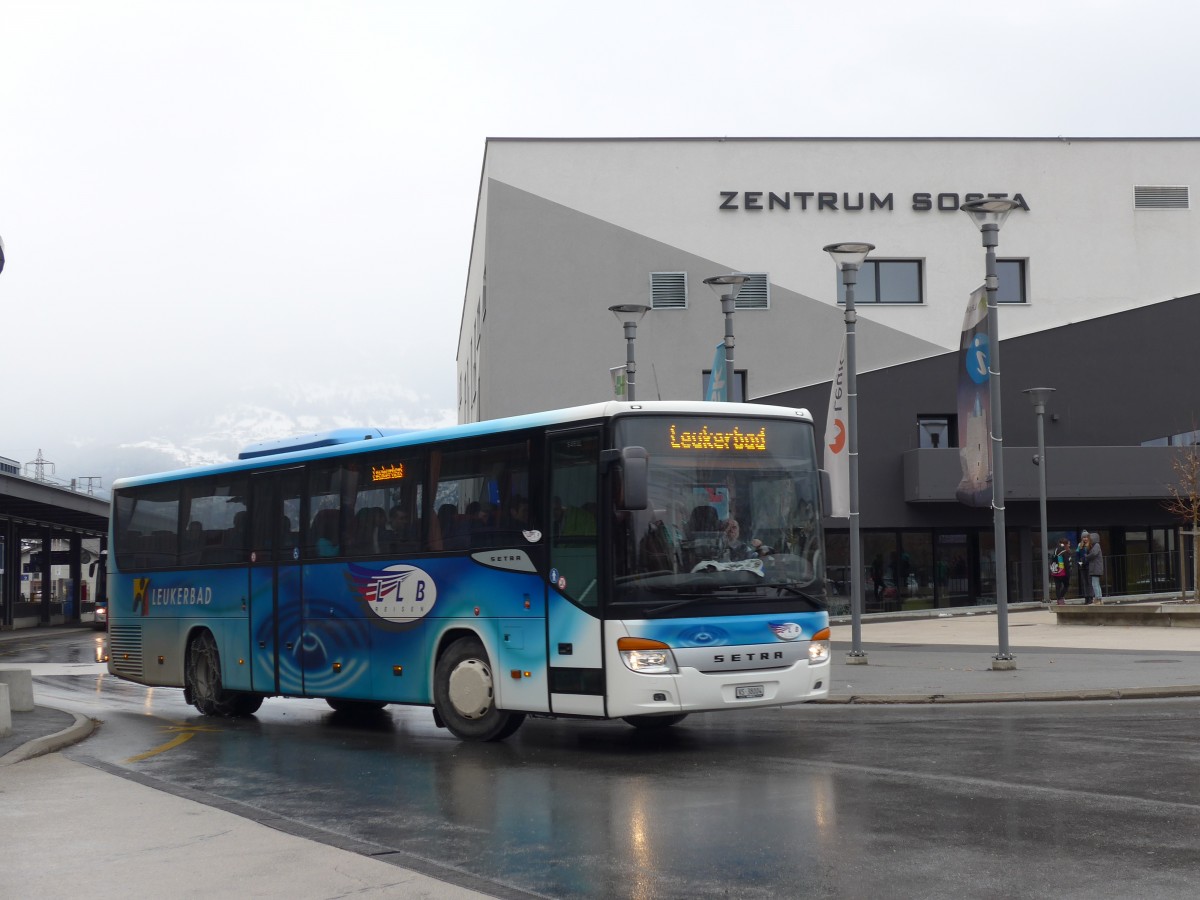 (167'575) - LLB Susten - Nr. 4/VS 38'004 - Setra am 29. November 2015 beim Bahnhof Leuk