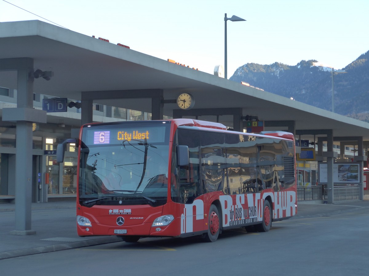 (167'612) - SBC Chur - Nr. 18/GR 97'518 - Mercedes am 5. Dezember 2015 beim Bahnhof Chur