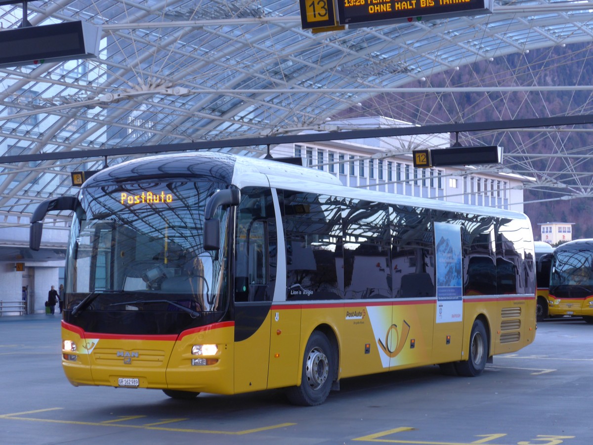 (168'002) - PostAuto Graubnden - GR 162'989 - MAN am 26. Dezember 2015 in Chur, Postautostation