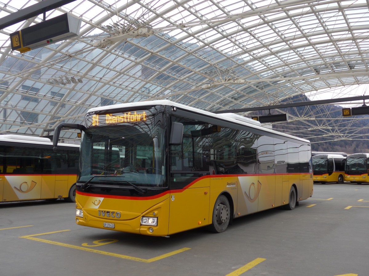 (168'289) - PostAuto Graubnden - GR 170'432 - Iveco am 2. Januar 2016 in Chur, Postautostation