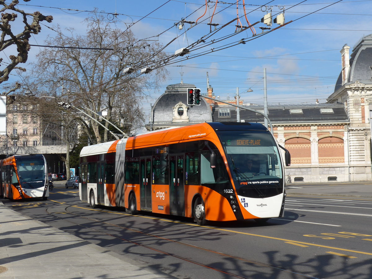 (169'106) - TPG Genve - Nr. 1632 - Van Hool Gelenktrolleybus am 7. Mrz 2016 in Genve, Place des Vingt-Deux-Cantons