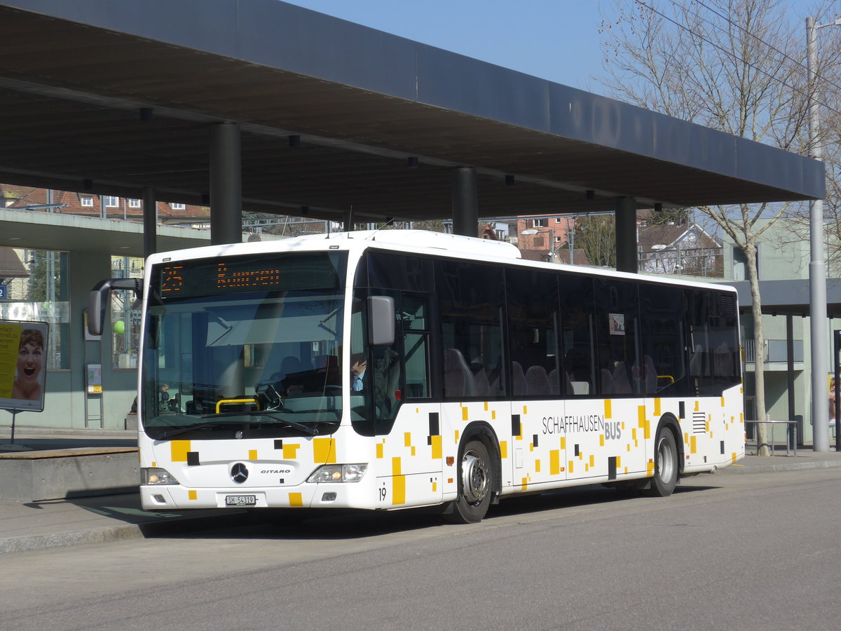 (169'282) - SB Schaffhausen - Nr. 19/SH 54'319 - Mercedes am 19. Mrz 2016 beim Bahnhof Schaffhausen