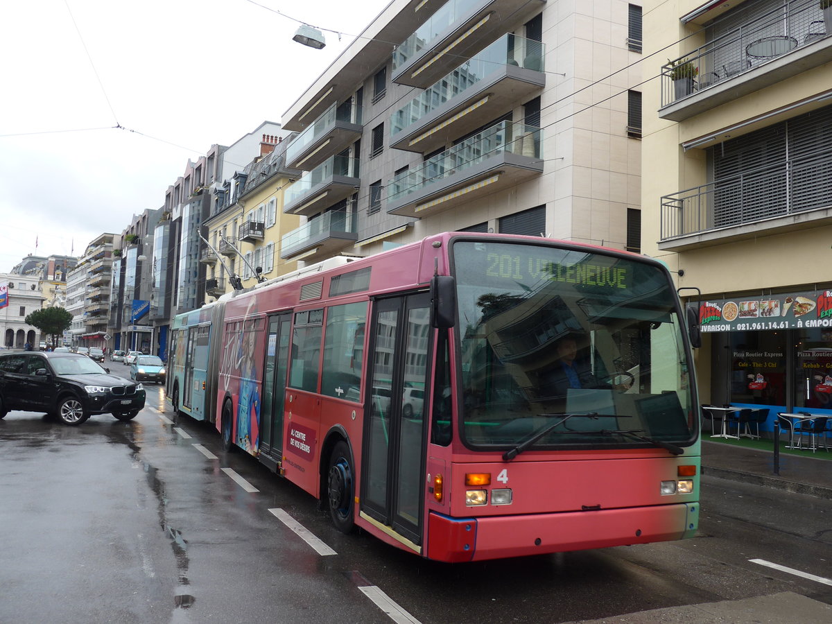 (170'160) - VMCV Clarens - Nr. 4 - Van Hool Gelenktrolleybus am 18. April 2016 in Montreux, Escaliers de la Gare
