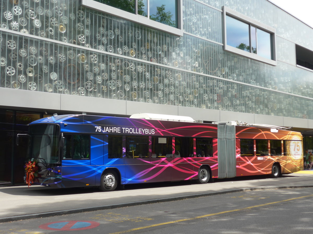 (171'355) - VBL Luzern - Nr. 217 - Hess/Hess Gelenktrolleybus am 22. Mai 2016 in Luzern, Verkehrshaus