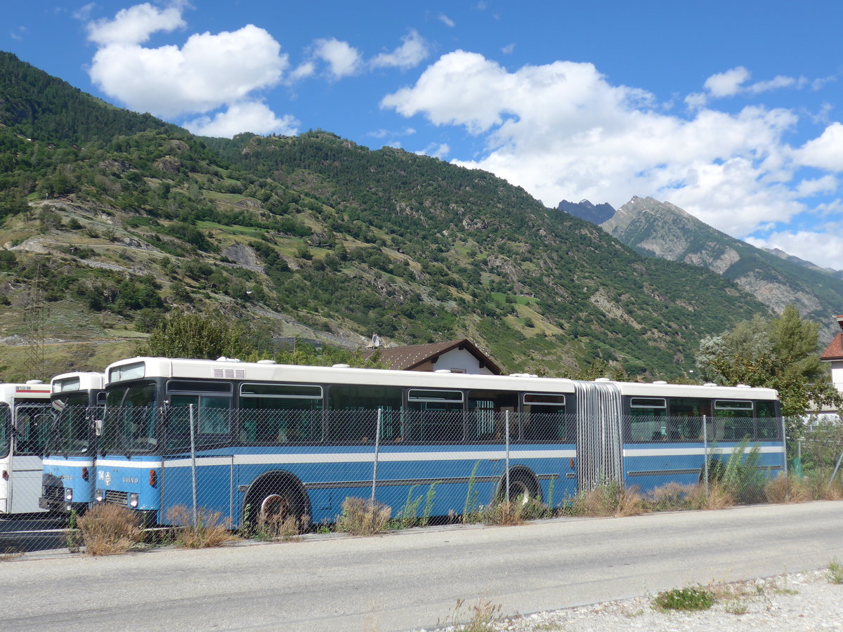 (172'750) - Ruffiner, Turtmann - Nr. 114 - Volvo/R&J (ex VBL Luzern Nr. 114) am 3. Juli 2016 in Turtmann, Garage