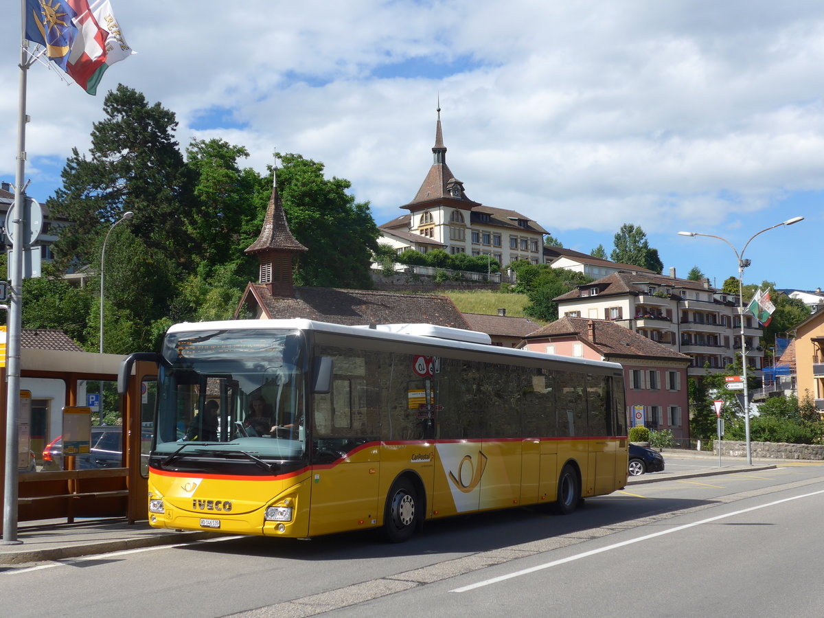 (172'963) - CarPostal Ouest - VD 146'539 - Iveco am 13. Juli 2016 in Grandson, Place du Chteau