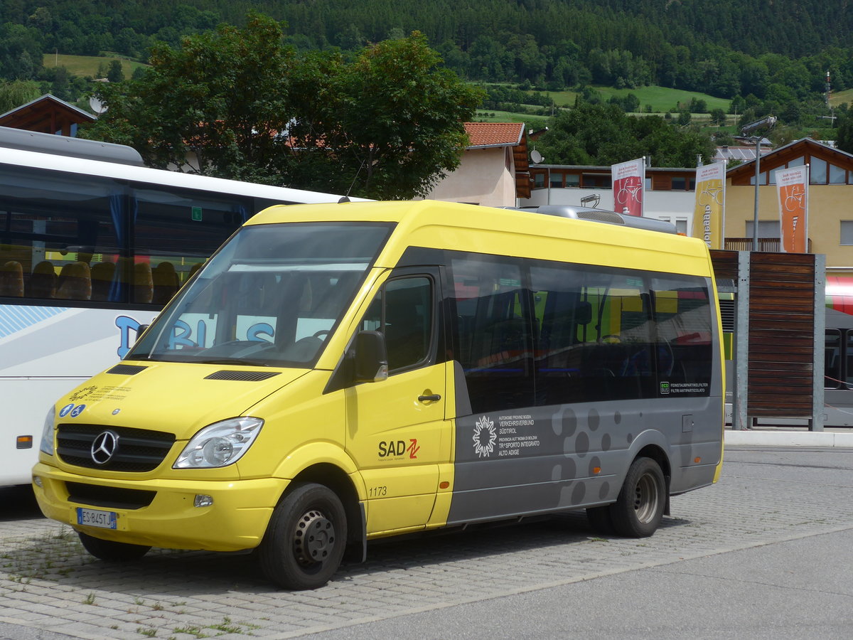 (173'305) - SAD Bozen - Nr. 1173/ES-845 TJ - Mercedes am 24. Juli 2016 beim Bahnhof Mals