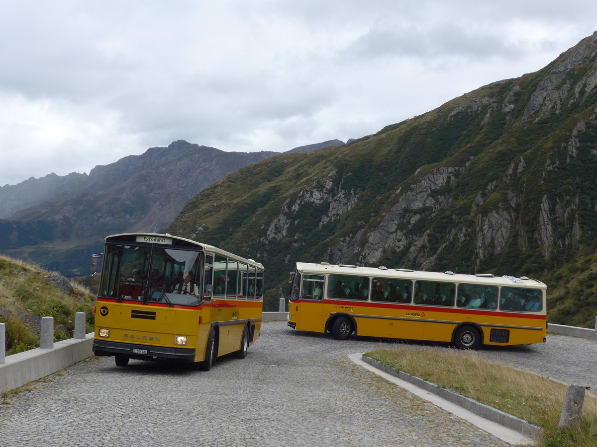 (175'002) - AVG Meiringen - Nr. 74/BE 607'481 - Saurer/R&J (ex P 24'357) + Mark, Andeer - GR 1866 - Saurer/R&J (ex PostAuto Graubnden; ex P 24'350) am 18. September 2016 am Gotthard, Alte Tremolastrasse