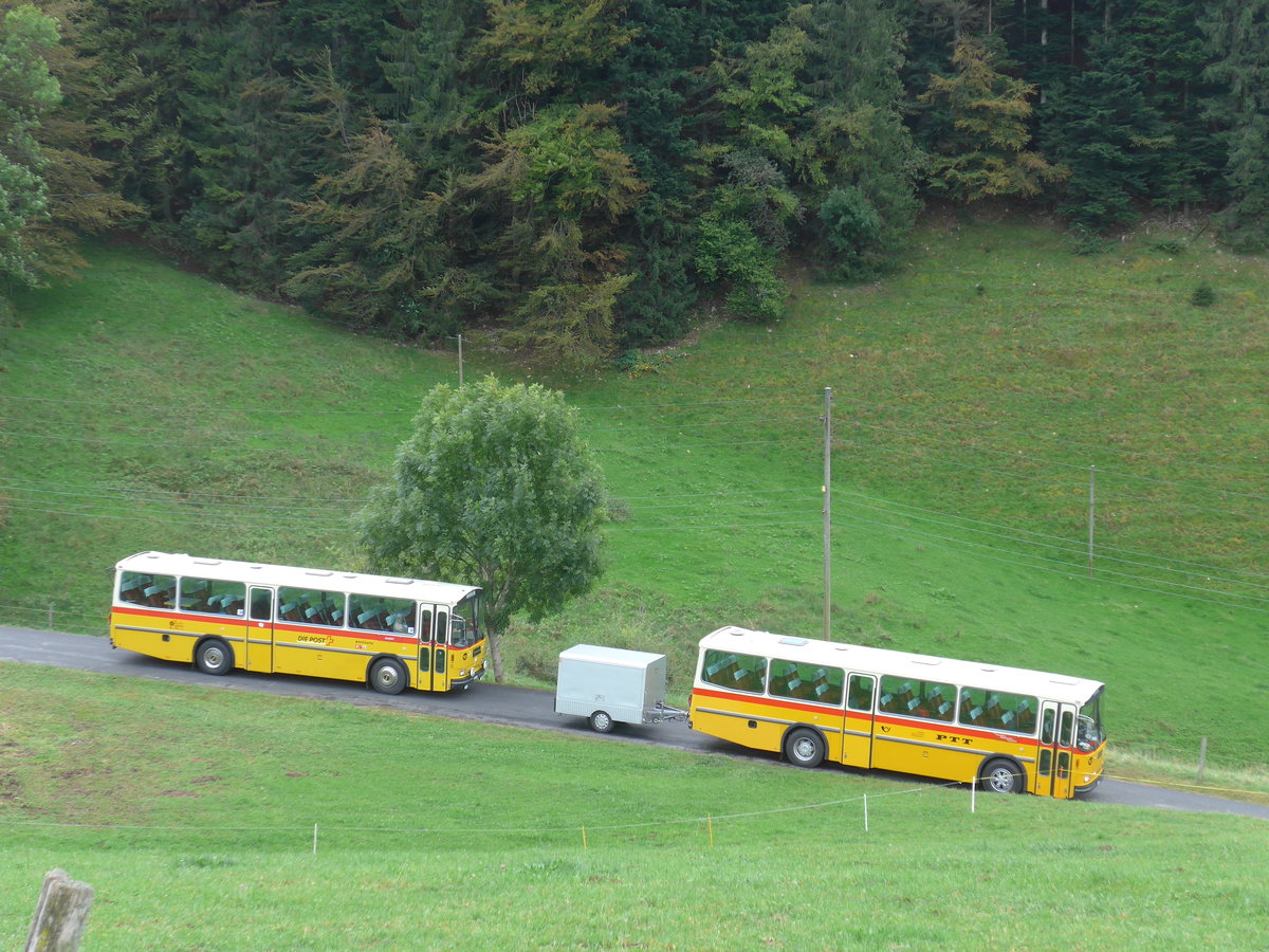 (175'349) - Fssler, Unteriberg - Nr. 6/SZ 5232 - Saurer/R&J (ex Schrch, Gutenburg Nr. 6; ex P 24'358) + Schmid, Thrishaus - BE 26'206 - Saurer/Tscher (ex P 24'244) am 2. Oktober 2016 am Scheltenpass (Bernerseite)