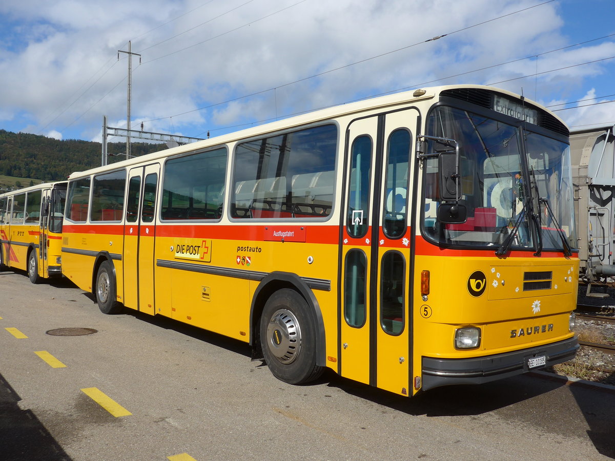 (175'380) - Wthrich, Ursenbach - Nr. 5/BE 10'185 - Saurer/Tscher (ex Schrch, Gutenburg Nr. 5; ex Engeloch, Riggisberg Nr. 5; ex P 25'668) am 2. Oktober 2016 beim Bahnhof Glovelier