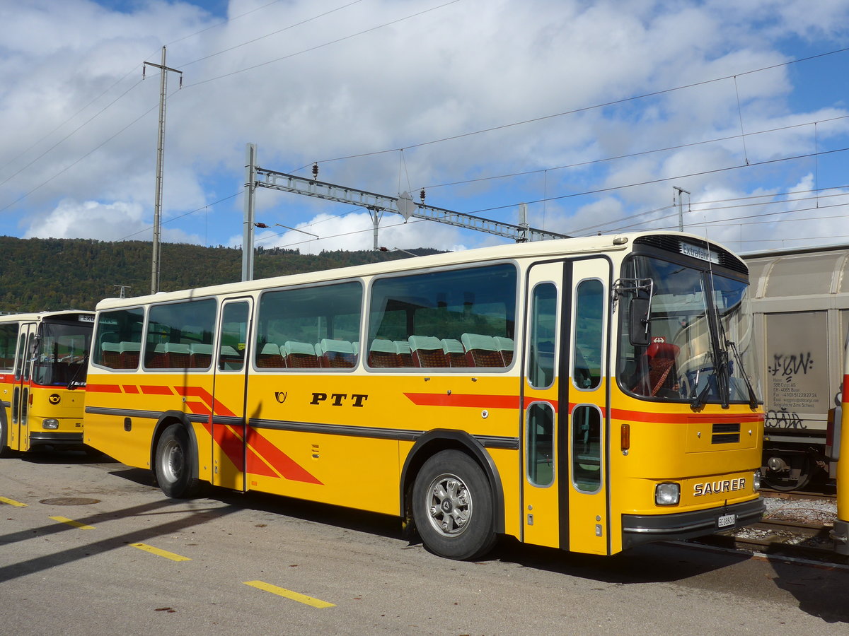 (175'381) - Thommen, Sutz - BE 288'066 - Saurer/Hess (ex P 24'202) am 2. Oktober 2016 beim Bahnhof Glovelier