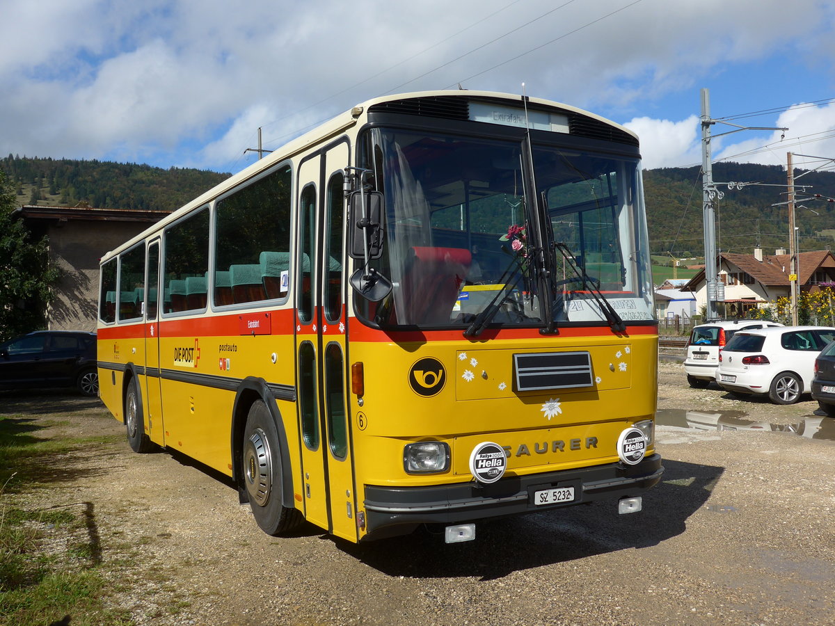 (175'389) - Fssler, Unteriberg - Nr. 6/SZ 5232 - Saurer/R&J (ex Schrch, Gutenburg Nr. 6; ex P 24'358) am 2. Oktober 2016 in Glovelier, Hotel de la Poste