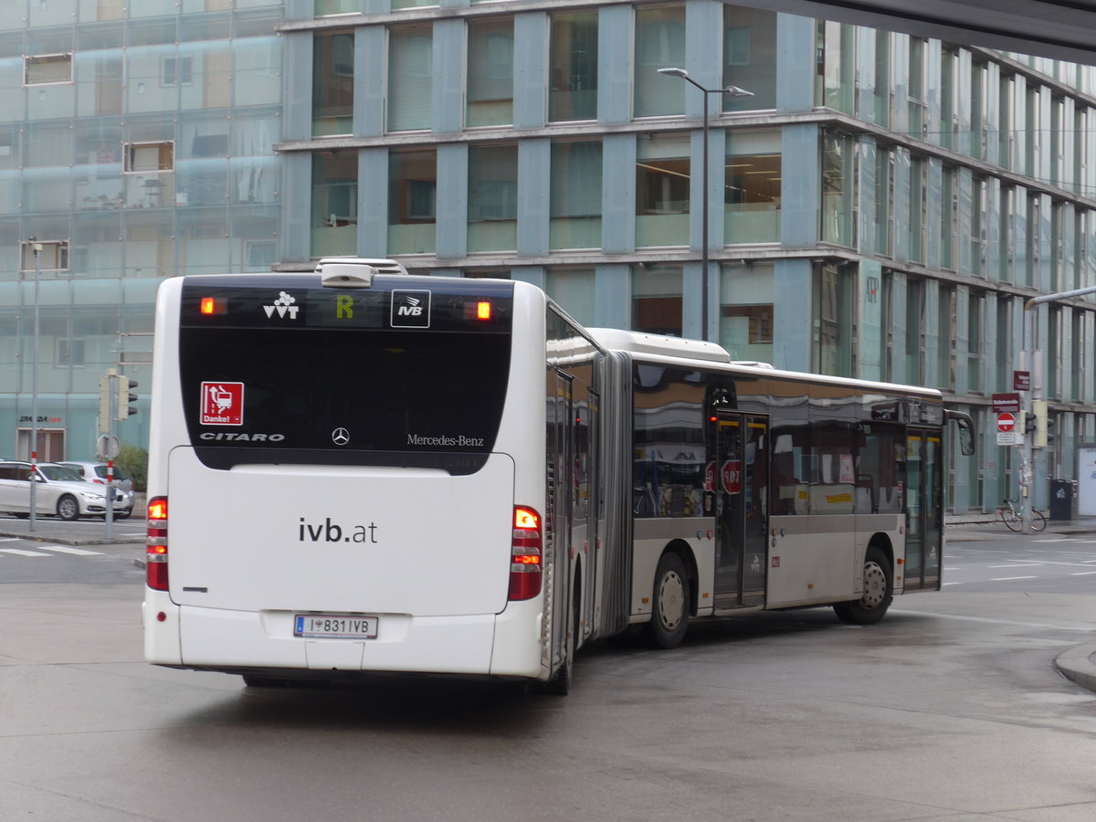 (175'811) - IVB Innsbruck - Nr. 831/I 831 IVB - Mercedes am 18. Oktober 2016 beim Bahnhof Innsbruck