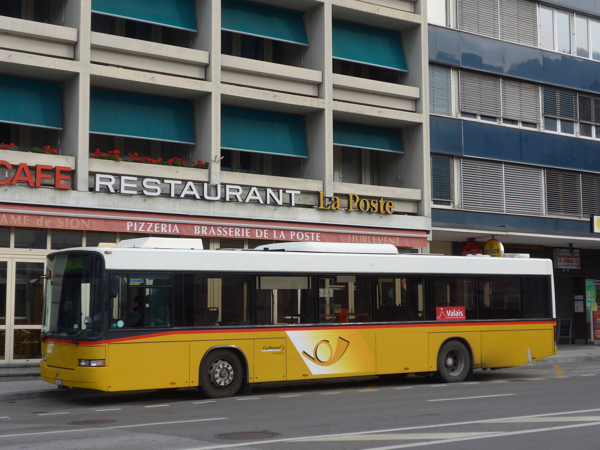 (176'738) - PostAuto Wallis - Nr. 3/VS 414'345 - Volvo/Hess (ex PostAuto Bern Nr. 512; ex P 25'678) am 26. November 2016 beim Bahnhof Sion