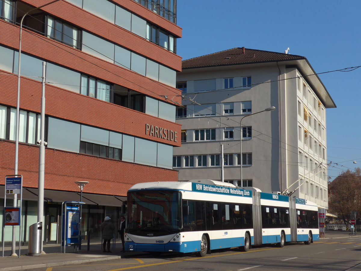 (176'949) - VBZ Zrich - Nr. 70 - Hess/Hess Doppelgelenktrolleybus am 6. Dezember 2016 in Schlieren, Zentrum/Bahnhof