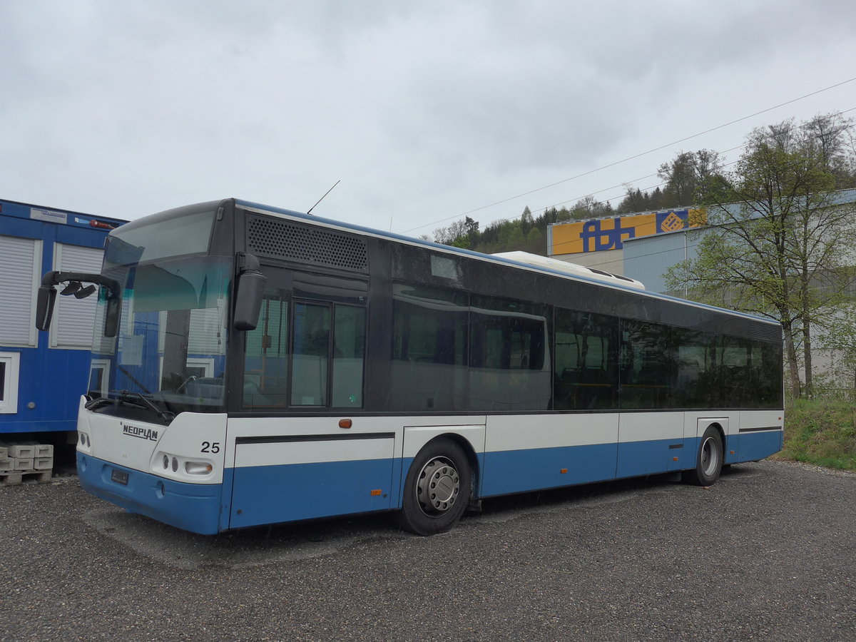 (179'642) - Limmat Bus, Dietikon - Nr. 25 - Neoplan am 16. April 2017 in Kloten, EvoBus