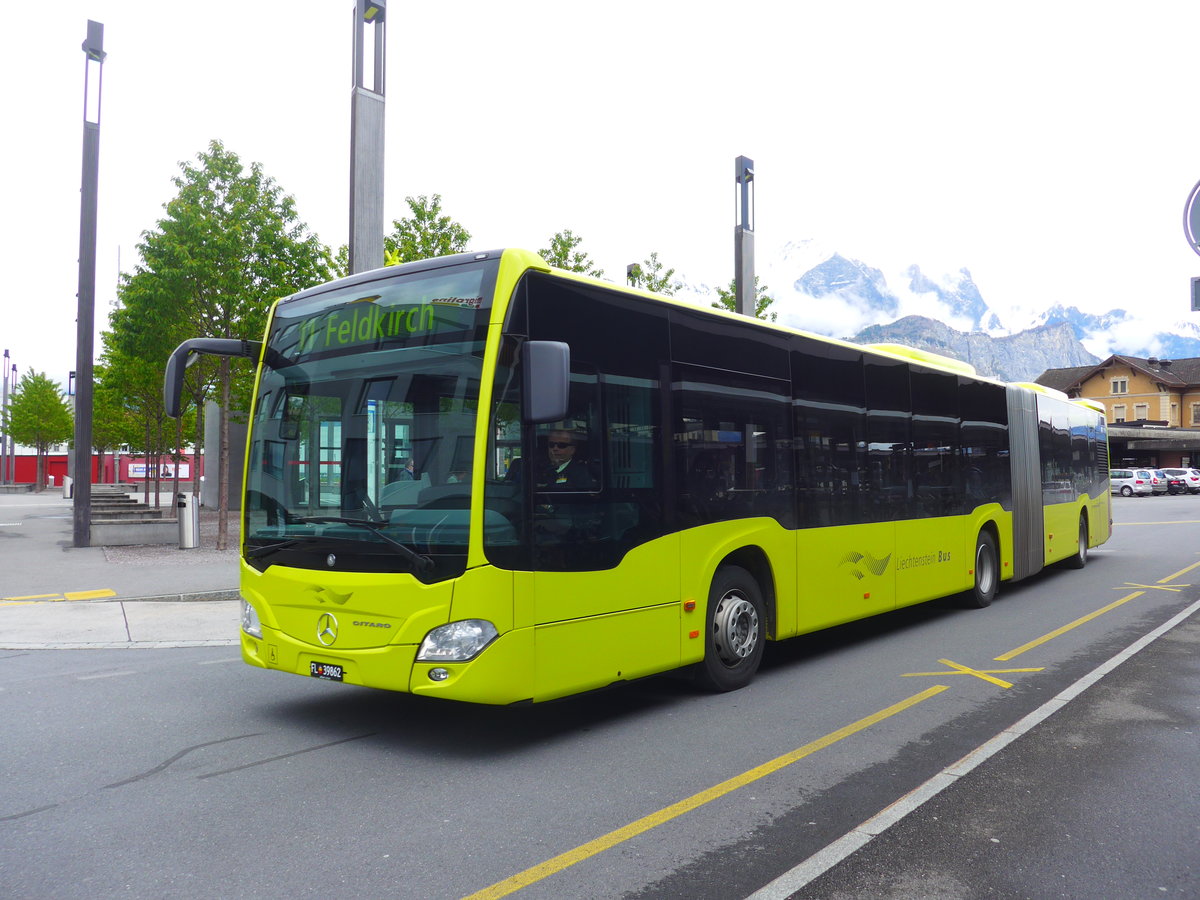 (180'012) - Aus Liechtenstein: LBA Vaduz - Nr. 62/FL 39'862 - Mercedes am 4. Mai 2017 beim Bahnhof Sargans