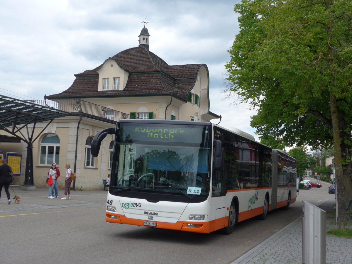 (180'207) - Regiobus, Gossau - Nr. 45/SG 283'883 - MAN am 21. Mai 2017 beim Bahnhof Gossau
